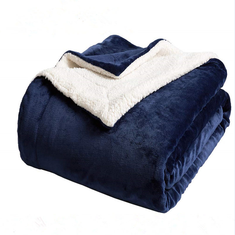 Couverture en polaire sherpa bleue