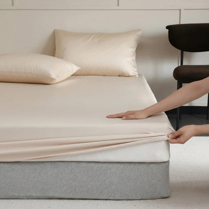 Drap housse en soie beige confortable