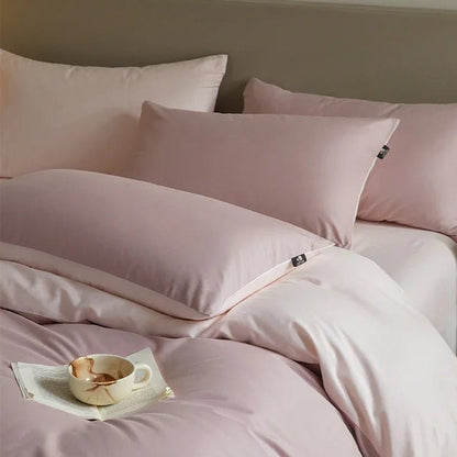 Housse de couette en flanelle rose sur un lit