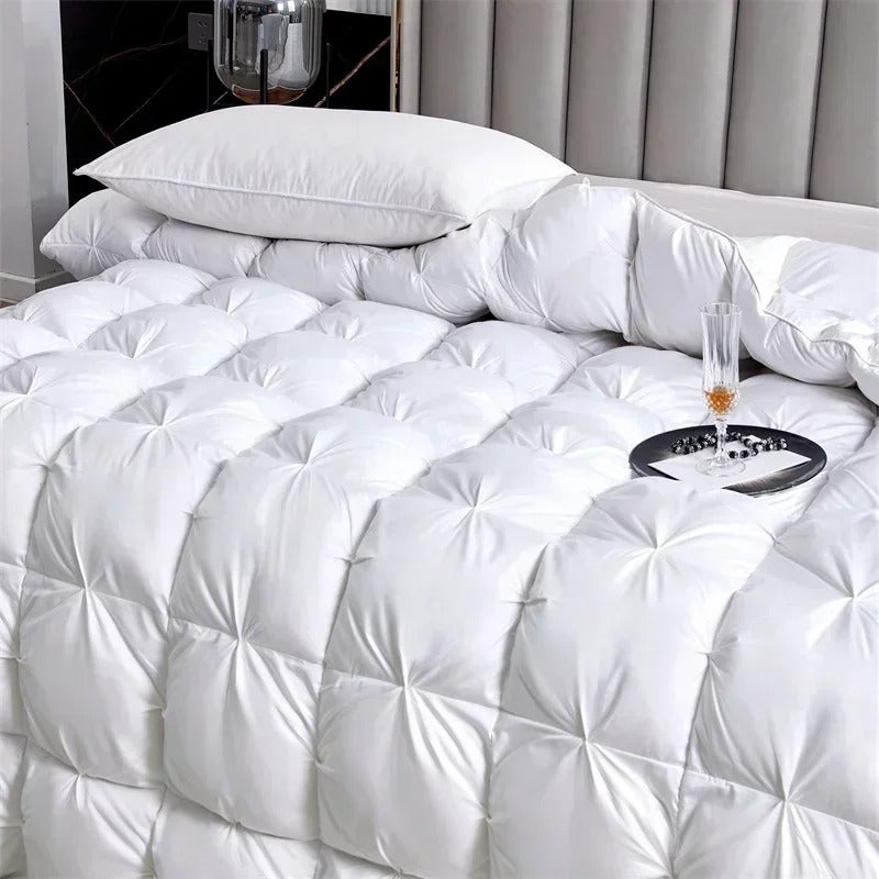 Couette de lit de couleur blanche