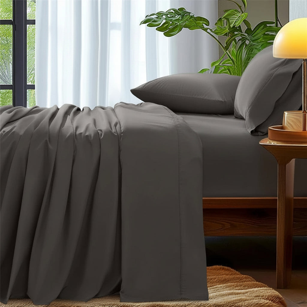 Draps en satin gris confort