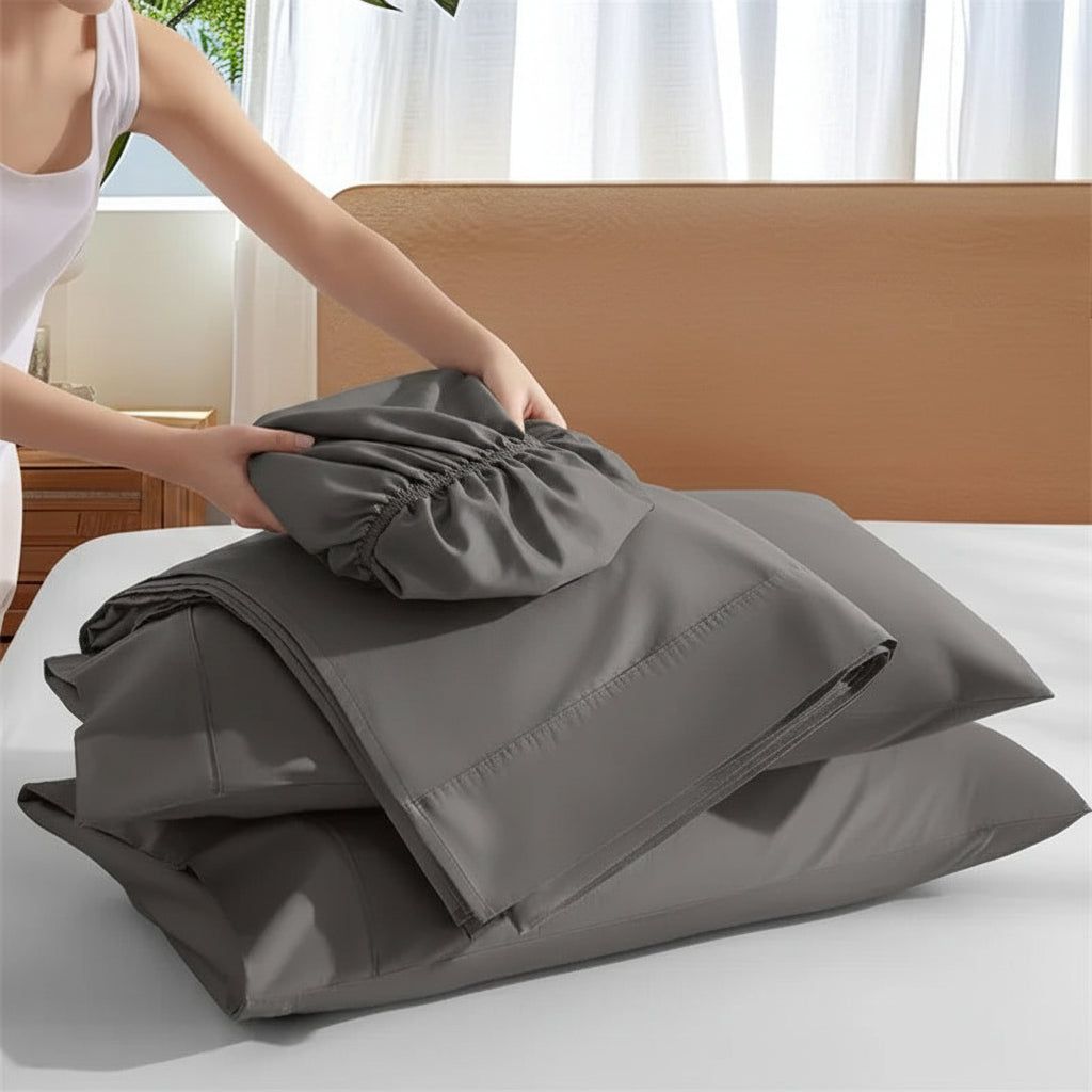 Draps en satin gris doux